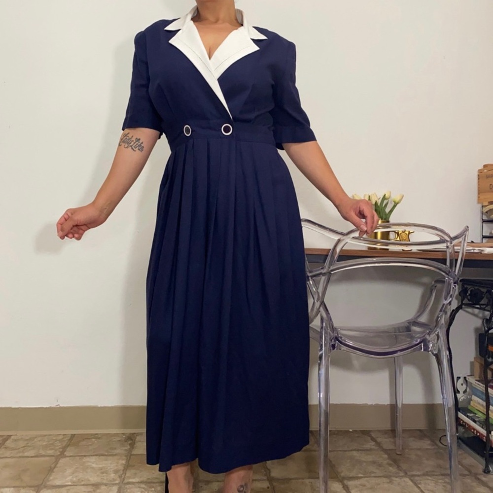 Cynthia Howard Women’s 6 Vintage Long Flare Collared C Neck Dress Pleated